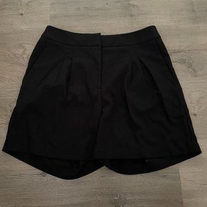 NWT Ann Taylor Black Pleated Trouser Shorts in size 6